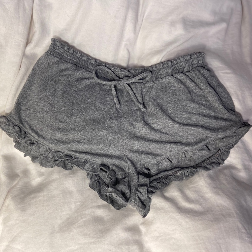 Brandy Melville - Style Flowy Shorts